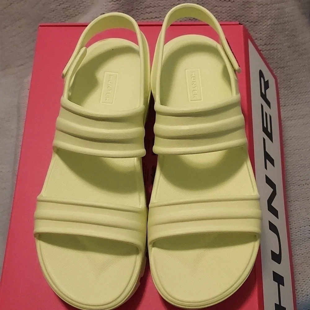 HUNTER BLOOM ALGAE FOAM SANDALS IN ZESTY YELLOW NIB